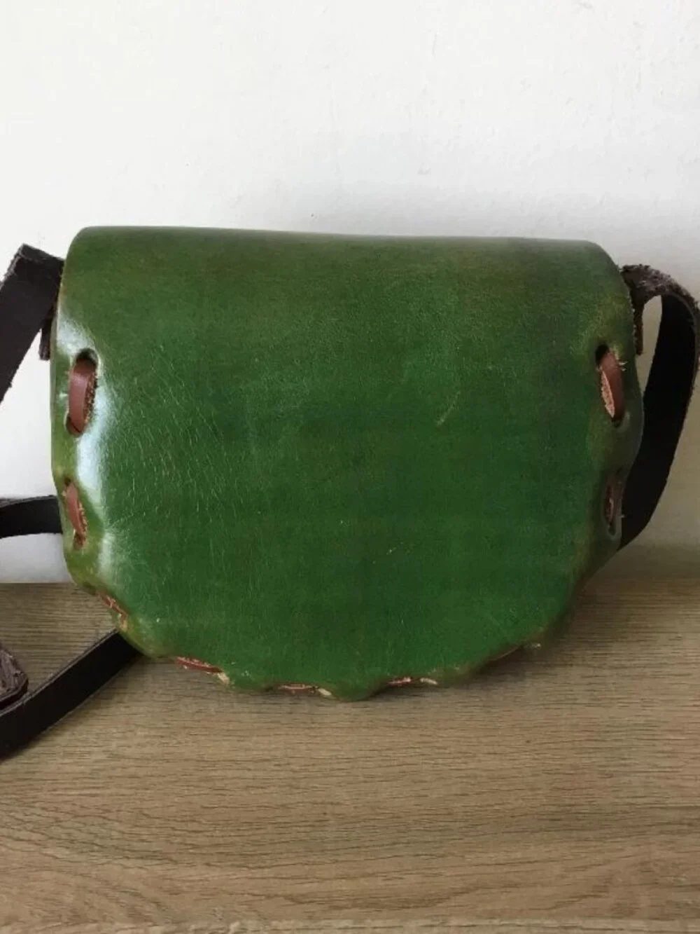 Hand-Painted Green Floral Mini Crossbody Bag with Turn-Lock Closure - Picture 2 of 4
